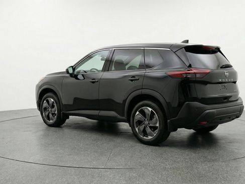 Used 2025 Nissan Rogue SV image 6