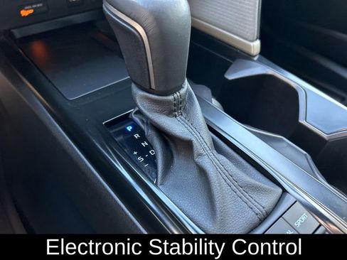 Used 2025 Toyota Camry SE image 8