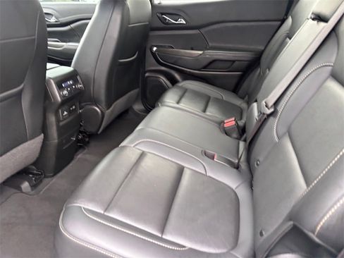 Certified 2023 GMC Acadia SLT image 29