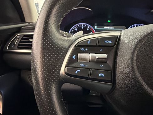 Used 2021 Genesis G70 2.0T RWD image 12