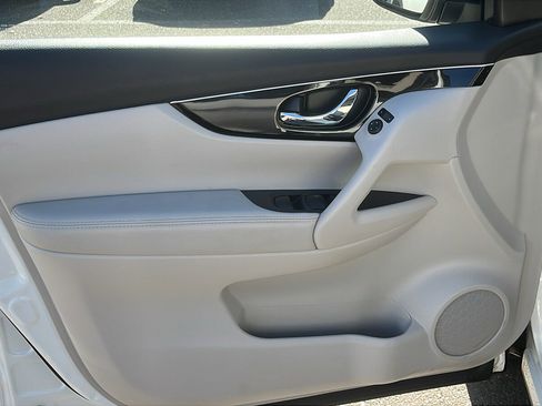 Used 2019 Nissan Rogue Sport SL w/ Premium Package image 11