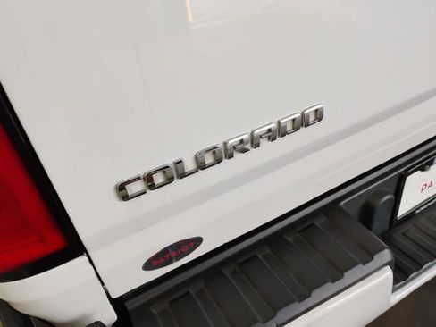 Used 2018 Chevrolet Colorado LT image 14