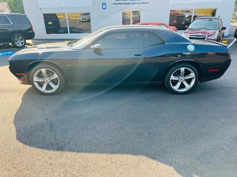 Used 2017 Dodge Challenger R/T RWD image 2