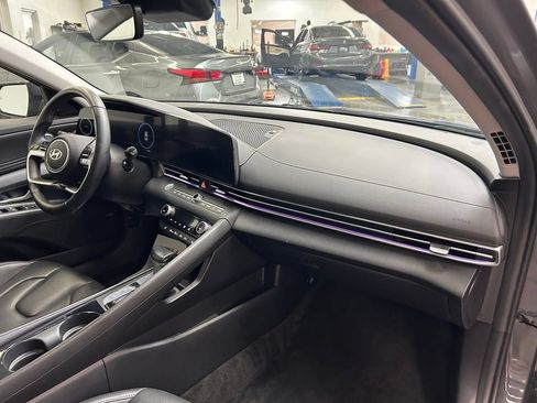 Used 2025 Hyundai Elantra Limited FWD image 15