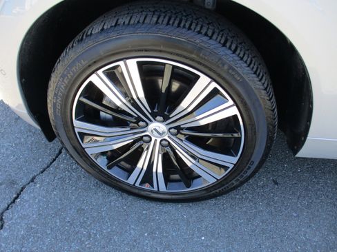 Used 2022 Volvo XC60 T8 Inscription w/ Advanced Package AWD/4WD image 9