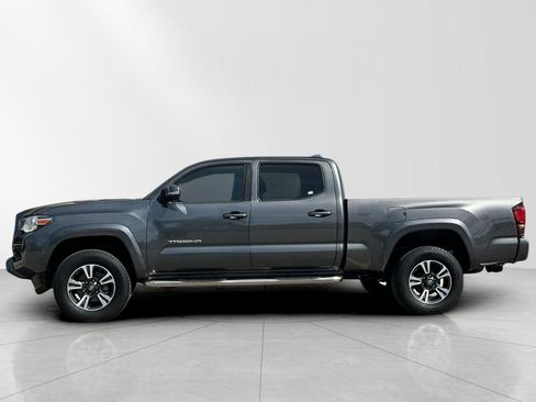 Used 2019 Toyota Tacoma TRD Sport w/ Technology Package image 6