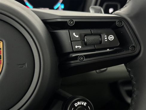 Used 2025 Porsche Cayenne Coupe image 30