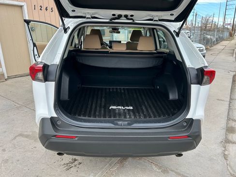 Used 2021 Toyota RAV4 LE image 11