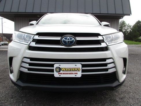 Used 2019 Toyota Highlander XLE AWD/4WD image 3
