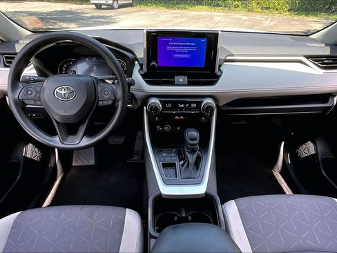 Used 2024 Toyota RAV4 XLE FWD image 7