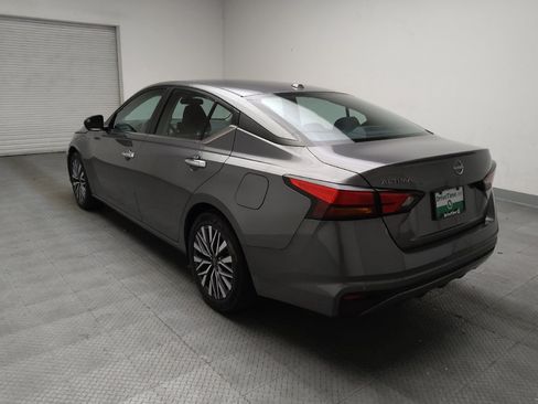 Used 2025 Nissan Altima 2.5 SV FWD image 5