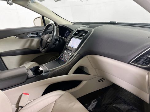 Used 2018 Lincoln MKX Reserve w/ Lincoln MKX Climate Package image 29