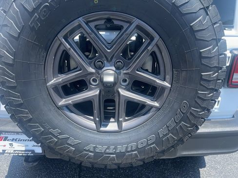 Used 2025 Jeep Wrangler Unlimited Sport AWD/4WD image 13