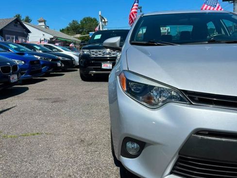 Used 2015 Toyota Corolla LE FWD image 2