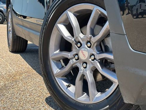 Used 2024 GMC Terrain SLT AWD/4WD image 2