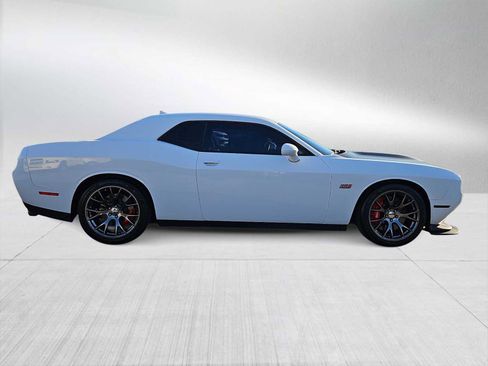 Used 2016 Dodge Challenger SRT w/ Technology Group image 9