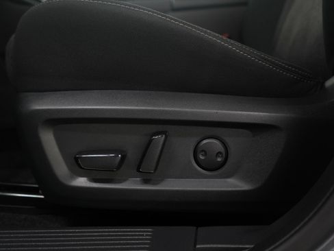 Used 2025 Nissan Rogue SV image 22