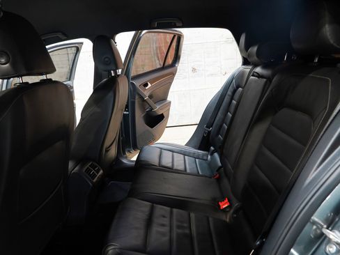 Used 2018 Volkswagen Golf R 4-Door AWD/4WD image 43