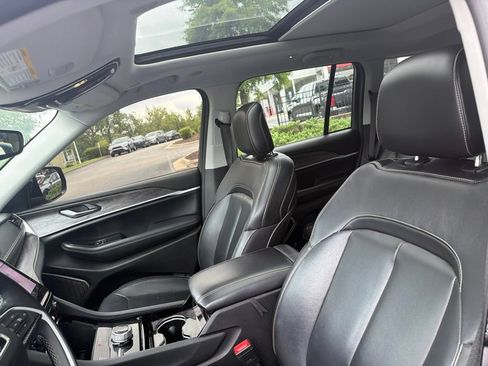 Used 2022 Jeep Grand Cherokee Limited AWD/4WD image 9