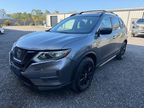 Used 2018 Nissan Rogue SV image 3