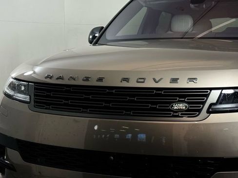 Used 2023 Land Rover Range Rover Sport SE image 12