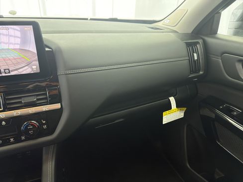 New 2026 Nissan Pathfinder Platinum image 7