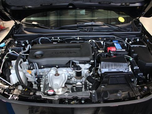 Used 2025 Honda Civic Sport image 16