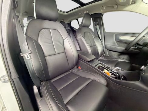 Certified 2023 Volvo XC40 B5 Plus image 28