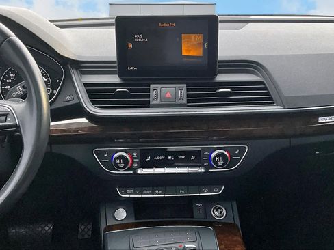 Used 2018 Audi Q5 2.0T Premium Plus w/ Premium Plus Package image 16