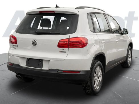 Used 2017 Volkswagen Tiguan S image 3