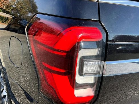 Used 2023 Ford Expedition Limited image 21
