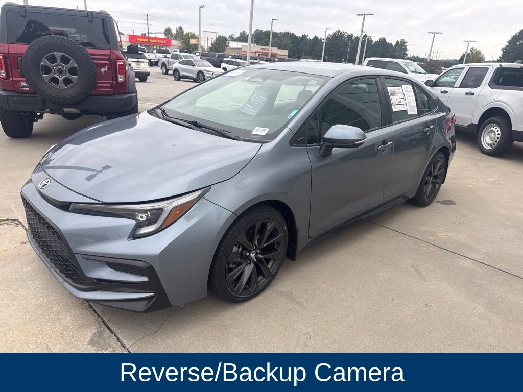 Used 2024 Toyota Corolla SE FWD image 3