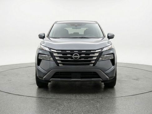 Used 2025 Nissan Rogue SV image 2