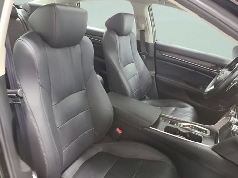 Used 2022 Honda Accord Touring image 14