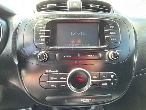 Used 2017 Kia Soul + FWD image 10