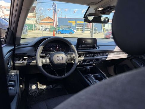 Used 2023 Honda Accord EX image 19