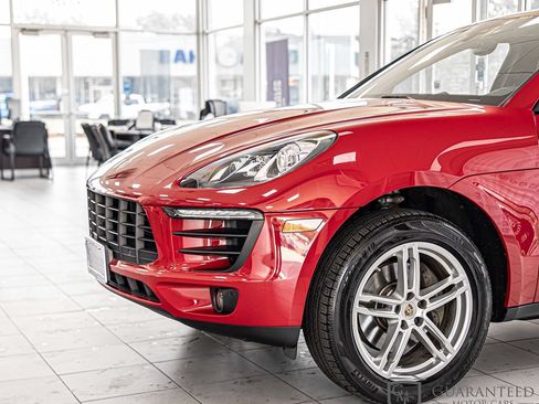 Used 2018 Porsche Macan AWD/4WD image 5