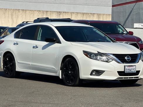 Used 2017 Nissan Altima 2.5 SR w/ Midnight Edition Package image 5