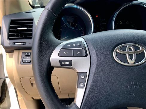 Used 2013 Toyota Highlander SE FWD image 24