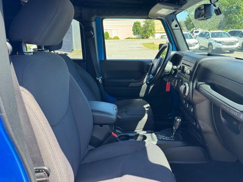 Used 2015 Jeep Wrangler Unlimited Sport w/ Quick Order Package 24S AWD/4WD image 11