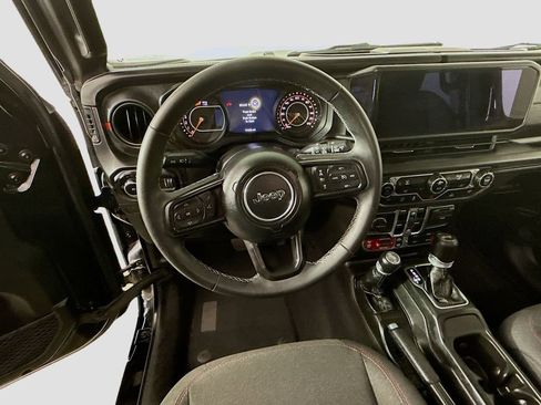 Used 2025 Jeep Wrangler Unlimited Rubicon image 11