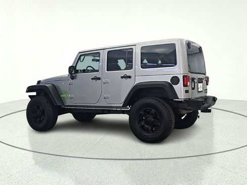 Used 2017 Jeep Wrangler Unlimited Sahara w/ Connectivity Group AWD/4WD image 5