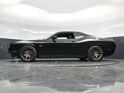 Used 2016 Dodge Challenger SRT w/ Technology Group RWD image 59