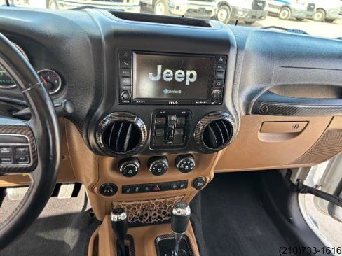 Used 2016 Jeep Wrangler Unlimited Sahara w/ Connectivity Group AWD/4WD image 21