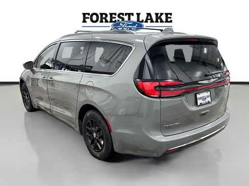 Used 2022 Chrysler Pacifica Touring-L FWD image 5