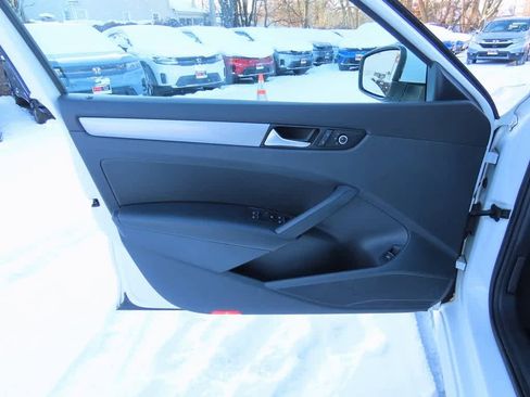 Used 2014 Volkswagen Passat 1.8T Wolfsburg Edition image 15