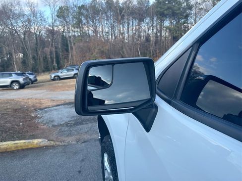 Used 2022 Chevrolet Silverado 1500 LT image 11