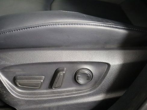 Used 2019 Toyota Prius Prime Premium image 23