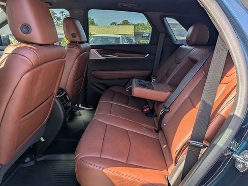 New 2026 Cadillac XT5 Sportv w/ LPO, Floor Liner Package AWD/4WD image 12