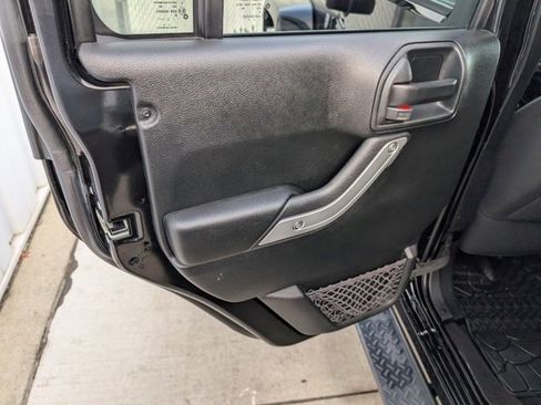 Used 2017 Jeep Wrangler Unlimited Sahara w/ Connectivity Group image 17